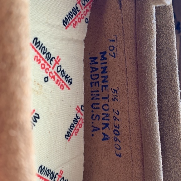 Minnetonka Moccasin Tan Suede 5.5 - Picture 5 of 5